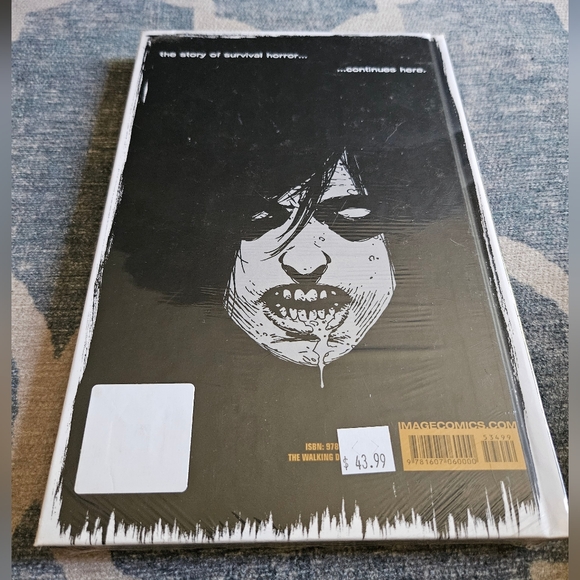 The Walking Dead Book 4 - Picture 2 of 3